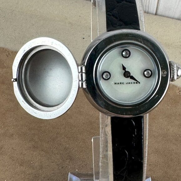 Marc Jacobs Silver Dome Crystal Watch 1 inch in diameter 8.5 inch black strap - Picture 3 of 11